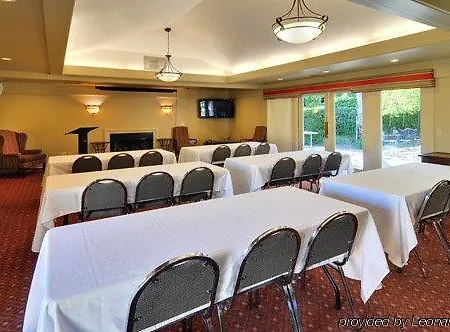 University Park Inn & Suites 
